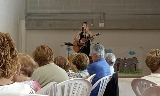 Maria Jacobs amenitza la Trobada de la Gent Gran de la Secuita amb el suport de la Diputació