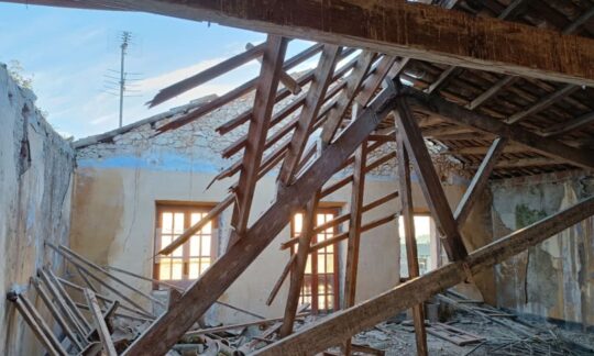 Substitució de la coberta i escala del Casal de la Secuita